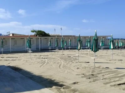 "La Pace" Beach Resort in Tirrenia (Pi)