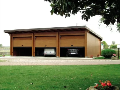 Lamellar wooden garage with tilting blind